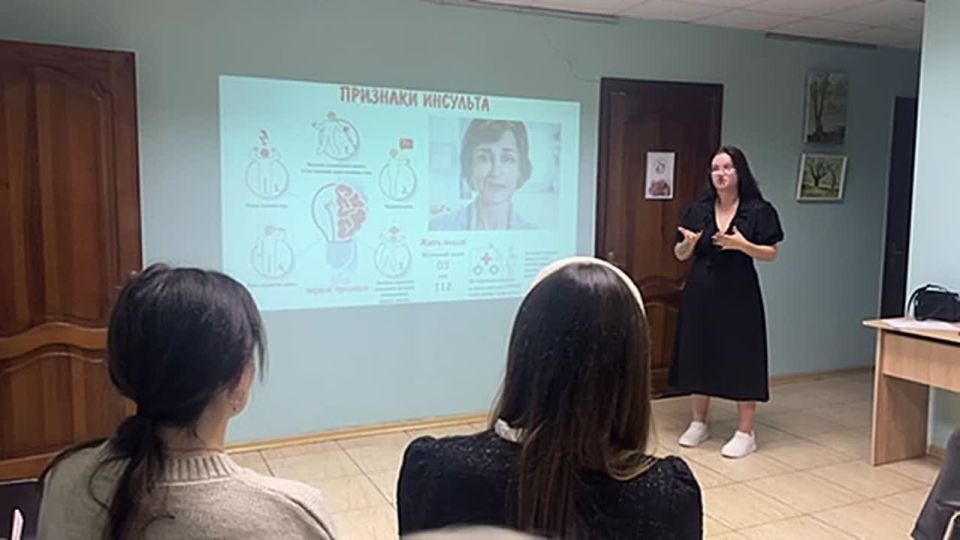 Студенты-медики рассказали бабушкам из организации «Ветераны войны, труда и вооруженных сил Приднестровья», как выявить инсульт по основным признакам