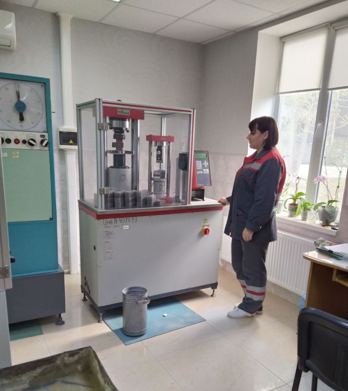 Это цеха Рыбницкого цементного комбината Это цеха Рыбницкого цементного комбината