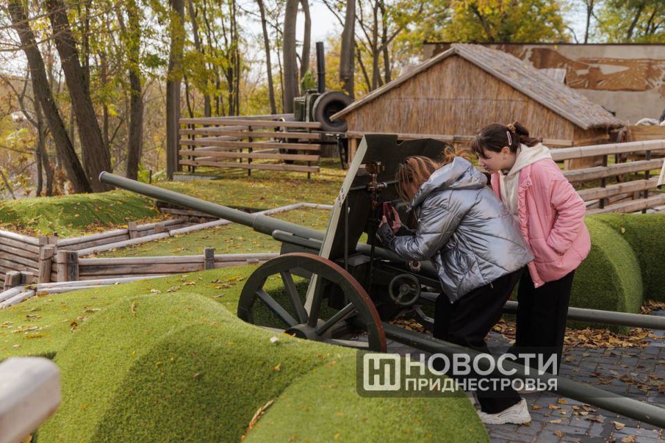 Экскурсии для школьников продолжаются в Приднестровском историко-краеведческом музее Экскурсии для школьников продолжаются в Приднестровском историко-краеведческом музее