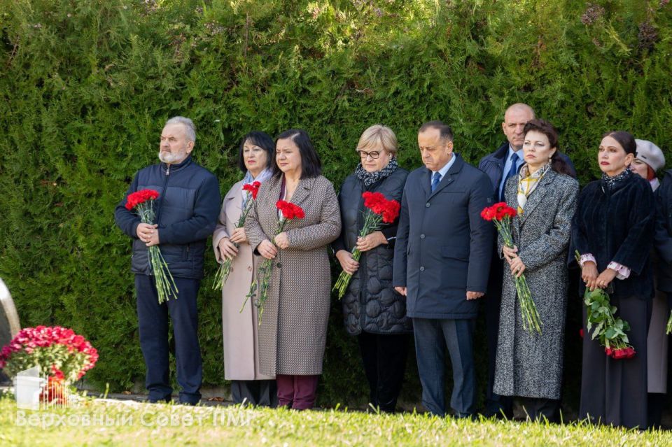 «Большой террор» 30-х. В Приднестровье почтили память жертв политических репрессий «Большой террор» 30-х. В Приднестровье почтили память жертв политических репрессий