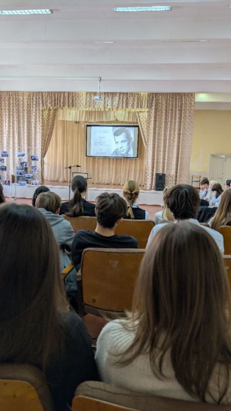 Встреча с историей. В средней школе №18 прошла торжественная встреча учеников 9-х и 10-х классов с председателем «Ассоциации жертв политических репрессий» Михаилом Петровичем Таскарем Встреча с историей. В средней школе №18 прошла торжественная встреча учеников 9-х и 10-х классов с председателем «Ассоциации жертв политических репрессий» Михаилом Петровичем Таскарем