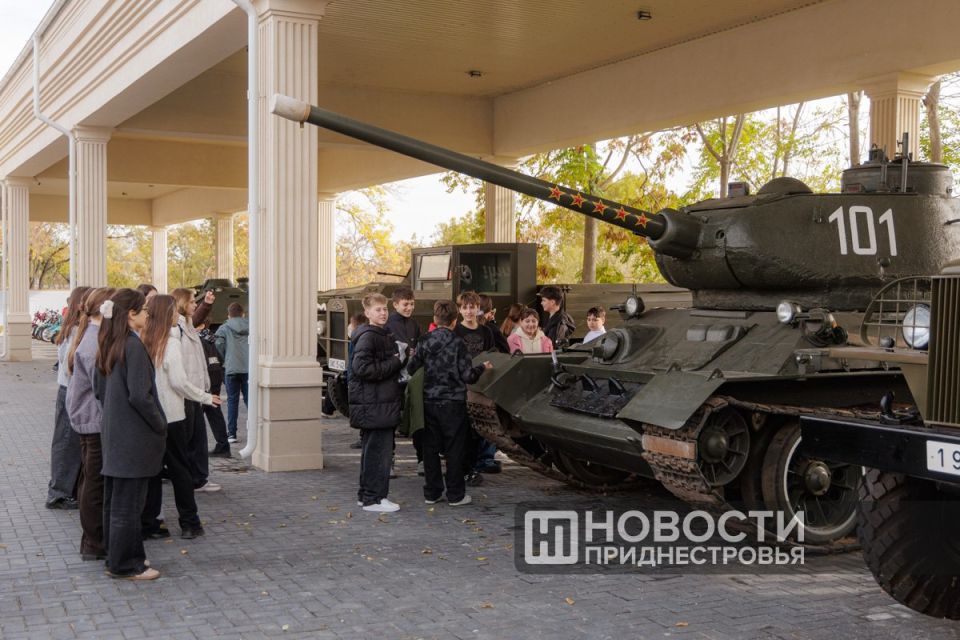 Экскурсии для школьников продолжаются в Приднестровском историко-краеведческом музее Экскурсии для школьников продолжаются в Приднестровском историко-краеведческом музее