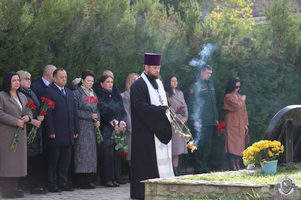 Памяти жертв репрессий. На Мемориале жертвам политических репрессий на территории Тираспольской крепости 30 октября вспоминали трагически погибших в 1930-х годах Памяти жертв репрессий. На Мемориале жертвам политических репрессий на территории Тираспольской крепости 30 октября вспоминали трагически погибших в 1930-х годах
