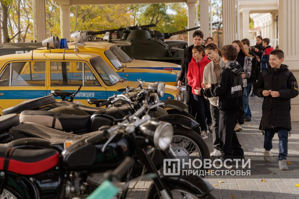Экскурсии для школьников продолжаются в Приднестровском историко-краеведческом музее Экскурсии для школьников продолжаются в Приднестровском историко-краеведческом музее