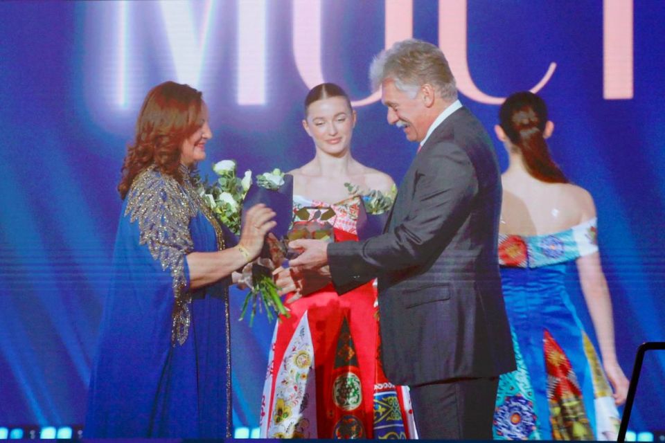 Друзья, мы это сделали! Вместе с Вами мы наградили тех, кто вносит вклад в развитие сотрудничества, сохранение традиционных ценностей и укрепление культурных связей на нашем континенте Евразия Друзья, мы это сделали! Вместе с Вами мы наградили тех, кто вносит вклад в развитие сотрудничества, сохранение традиционных ценностей и укрепление культурных связей на нашем континенте Евразия