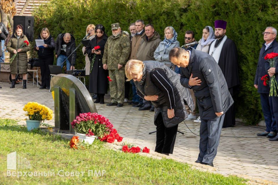 Вице-спикер Галина Антюфеева также приняла участие в митинге памяти Вице-спикер Галина Антюфеева также приняла участие в митинге памяти