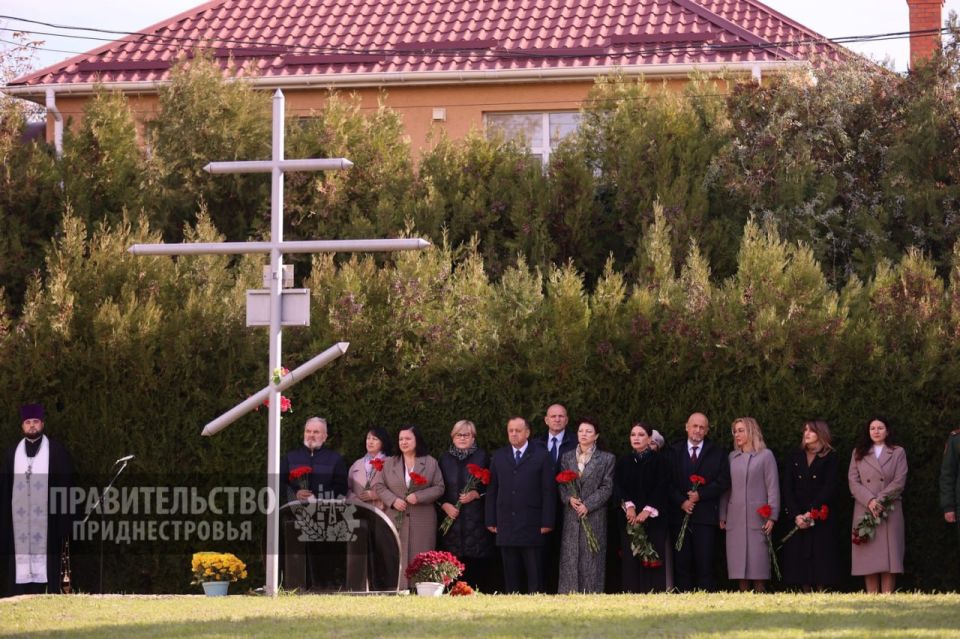 Утром 30 октября состоялся митинг-реквием, посвящённый Дню памяти жертв политических репрессий Утром 30 октября состоялся митинг-реквием, посвящённый Дню памяти жертв политических репрессий