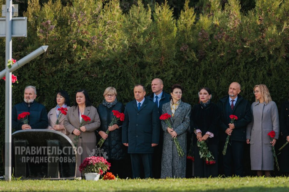В Тирасполе почтили память жертв политических репрессий В Тирасполе почтили память жертв политических репрессий