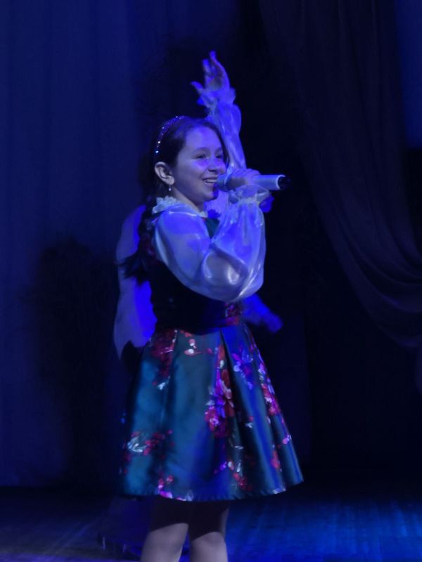 Сегодня во Дворце детско-юношеского творчества состоялось торжественное и радостное событие — посвящение в первоклассники Сегодня во Дворце детско-юношеского творчества состоялось торжественное и радостное событие — посвящение в первоклассники