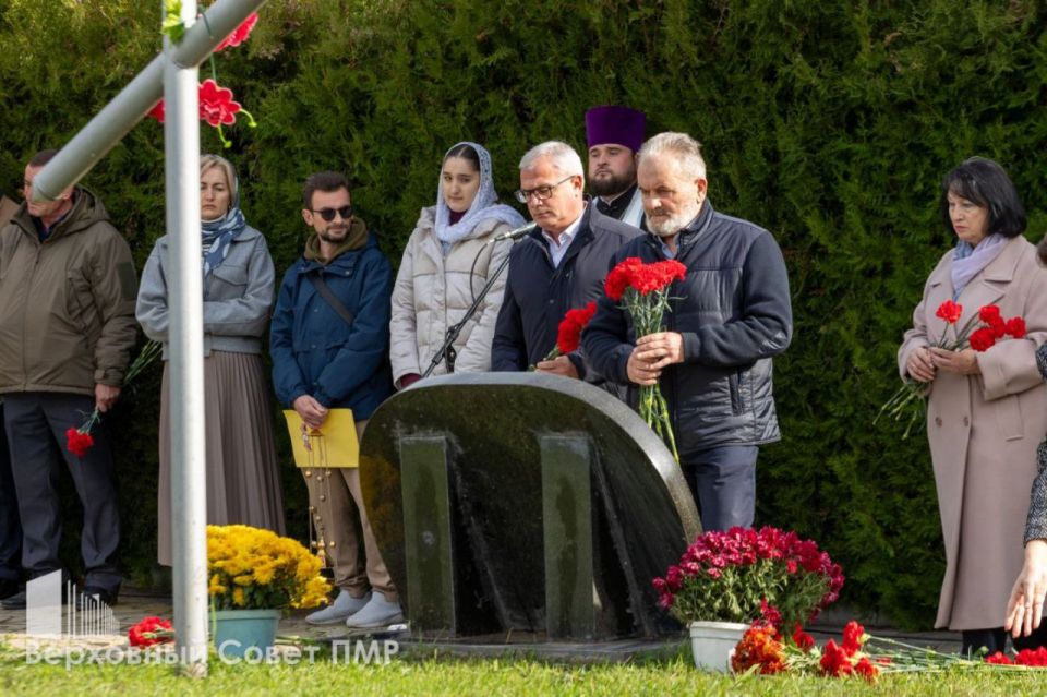 «Большой террор» 30-х. В Приднестровье почтили память жертв политических репрессий «Большой террор» 30-х. В Приднестровье почтили память жертв политических репрессий