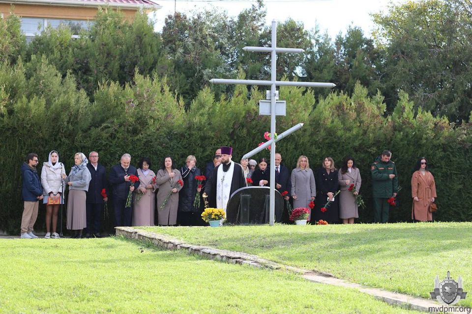 Памяти жертв репрессий. На Мемориале жертвам политических репрессий на территории Тираспольской крепости 30 октября вспоминали трагически погибших в 1930-х годах Памяти жертв репрессий. На Мемориале жертвам политических репрессий на территории Тираспольской крепости 30 октября вспоминали трагически погибших в 1930-х годах