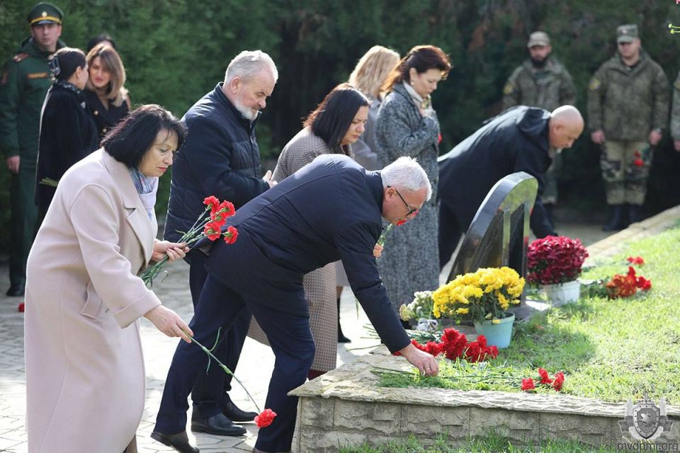 Памяти жертв репрессий. На Мемориале жертвам политических репрессий на территории Тираспольской крепости 30 октября вспоминали трагически погибших в 1930-х годах Памяти жертв репрессий. На Мемориале жертвам политических репрессий на территории Тираспольской крепости 30 октября вспоминали трагически погибших в 1930-х годах