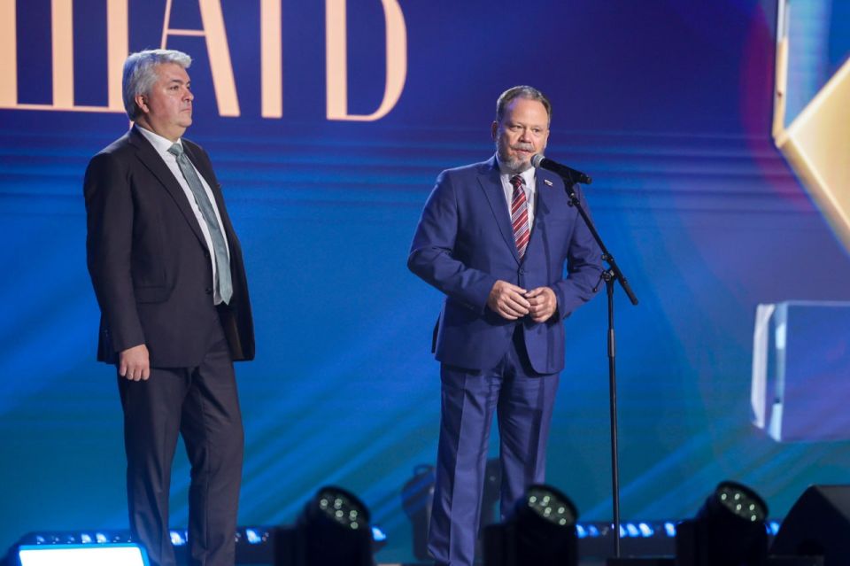 Друзья, мы это сделали! Вместе с Вами мы наградили тех, кто вносит вклад в развитие сотрудничества, сохранение традиционных ценностей и укрепление культурных связей на нашем континенте Евразия Друзья, мы это сделали! Вместе с Вами мы наградили тех, кто вносит вклад в развитие сотрудничества, сохранение традиционных ценностей и укрепление культурных связей на нашем континенте Евразия