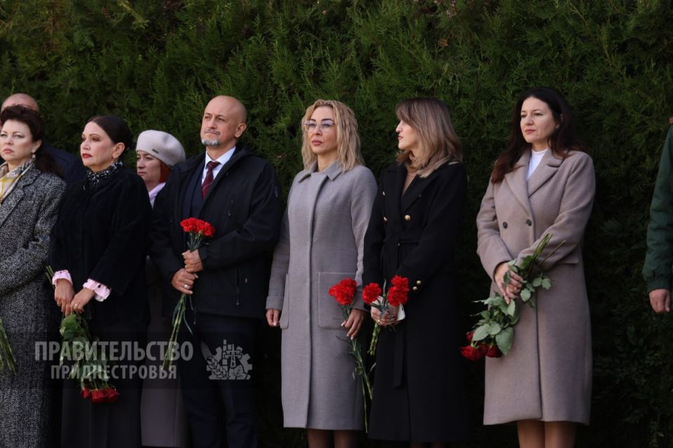 В Тирасполе почтили память жертв политических репрессий В Тирасполе почтили память жертв политических репрессий