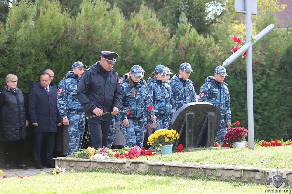 Памяти жертв репрессий. На Мемориале жертвам политических репрессий на территории Тираспольской крепости 30 октября вспоминали трагически погибших в 1930-х годах Памяти жертв репрессий. На Мемориале жертвам политических репрессий на территории Тираспольской крепости 30 октября вспоминали трагически погибших в 1930-х годах
