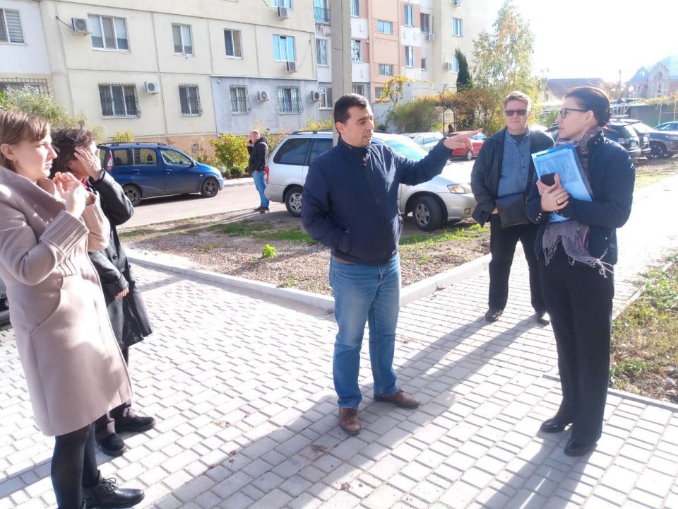 Члены экспертной комиссии конкурса "Приднестровское качество" посетили многоквартирный дом в Тирасполе, недавно сданный Строительным управлением №28 по ул. Юности, 76 Члены экспертной комиссии конкурса "Приднестровское качество" посетили многоквартирный дом в Тирасполе, недавно сданный Строительным управлением №28 по ул. Юности, 76