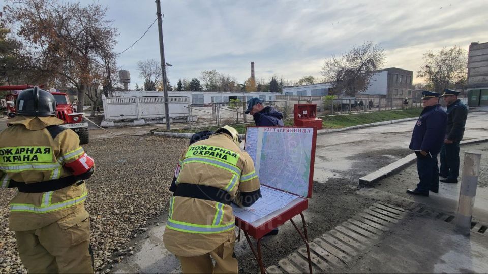 УЧЕНИЯ ПОЖАРНЫХ. В Рыбнице прошли тактические учения на базе цементного завода УЧЕНИЯ ПОЖАРНЫХ. В Рыбнице прошли тактические учения на базе цементного завода