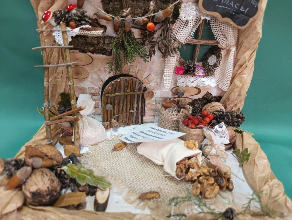 Дары осени. Виноградные гроздья из желудей и орехов, ёжики и совы в шубках из пушистого тростника, поделки из разных материалов, сделанные с душой — всё это невозможно пройти мимо! Центральная библиотека вновь приглашает на... Дары осени. Виноградные гроздья из желудей и орехов, ёжики и совы в шубках из пушистого тростника, поделки из разных материалов, сделанные с душой — всё это невозможно пройти мимо! Центральная библиотека вновь приглашает на...