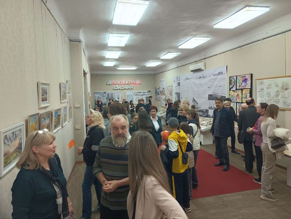 В Приднестровском государственном художественном музее открылась выставка кафедры «Архитектура и дизайн» Бендерского политехнического института В Приднестровском государственном художественном музее открылась выставка кафедры «Архитектура и дизайн» Бендерского политехнического института