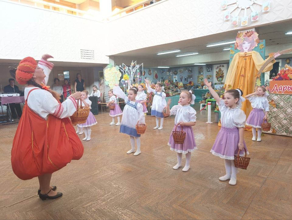 В библиотеке - торжественное открытие выставки «Дары осени» В библиотеке - торжественное открытие выставки «Дары осени»