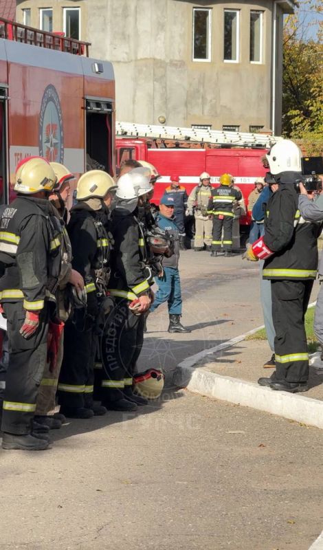 ПОЖАР НА ДЕВЯТОМ ЭТАЖЕ ПОТУШЕН ПОЖАР НА ДЕВЯТОМ ЭТАЖЕ ПОТУШЕН