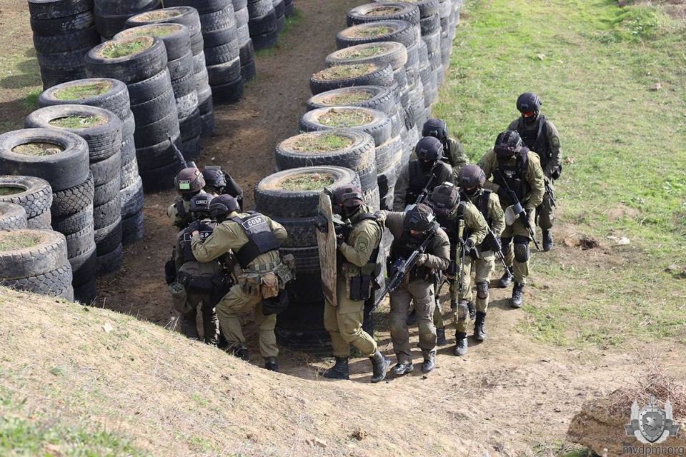Бойцы спецназа «Днестр» провели 5 дней на полевом выходе, отрабатывая тактику и взаимодействие в команде Бойцы спецназа «Днестр» провели 5 дней на полевом выходе, отрабатывая тактику и взаимодействие в команде