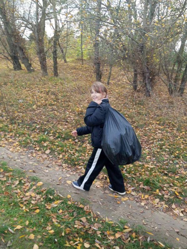 Шестиклассники из села Коротное убрали берег Днестра Шестиклассники из села Коротное убрали берег Днестра