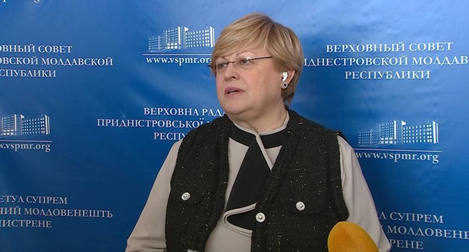 Заместитель председателя Верховного Совета Галина Антюфеева поздравила санэпидемстанцию со 150-летием: