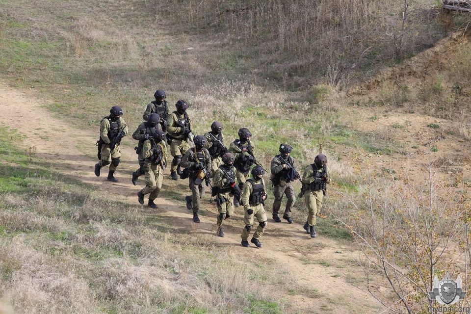 Отряд спецназа МВД «Днестр» 5 дней провёл на полевом выходе: отработали штурм опорного пункта, огневое упражнение на пересечённой местности, действия по задержанию преступников, работу снайперов и стрельбу по дронам Отряд спецназа МВД «Днестр» 5 дней провёл на полевом выходе: отработали штурм опорного пункта, огневое упражнение на пересечённой местности, действия по задержанию преступников, работу снайперов и стрельбу по дронам