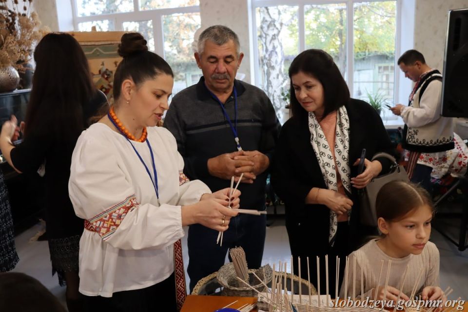 В Слободзейской детской художественной школе состоялось внеклассное мероприятие «Живое наследие приднестровского народа» В Слободзейской детской художественной школе состоялось внеклассное мероприятие «Живое наследие приднестровского народа»