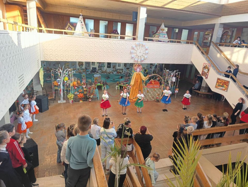 В библиотеке - торжественное открытие выставки «Дары осени» В библиотеке - торжественное открытие выставки «Дары осени»