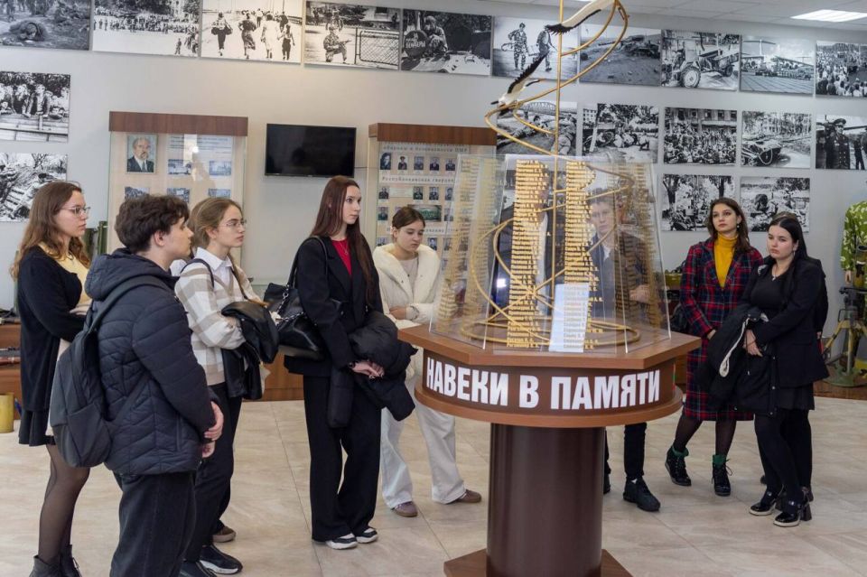 С ЭКСКУРСИЕЙ – В ВОЕННО-ИСТОРИЧЕСКИЙ МУЗЕЙ ВООРУЖЕННЫХ СИЛ С ЭКСКУРСИЕЙ – В ВОЕННО-ИСТОРИЧЕСКИЙ МУЗЕЙ ВООРУЖЕННЫХ СИЛ