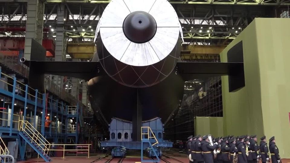 Атомная подводная лодка "Хабаровск" спущена на воду в Северодвинске