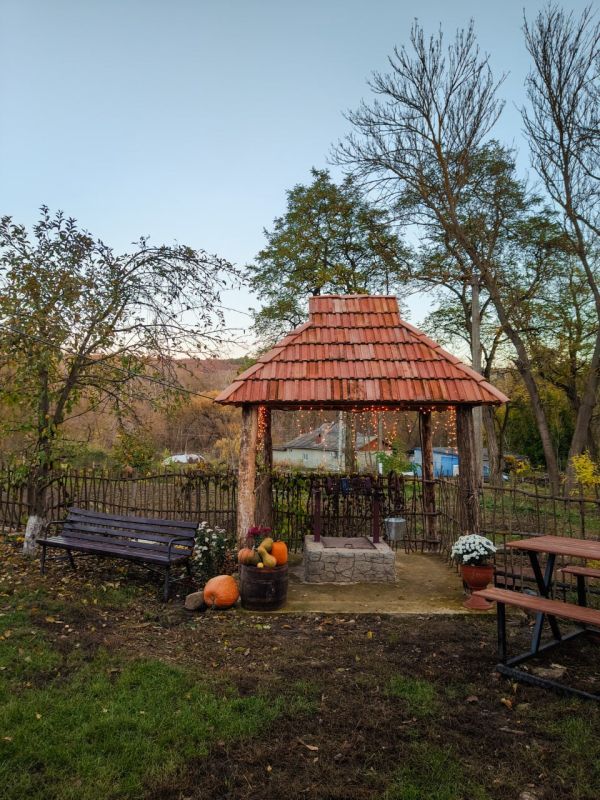 Фазенда «Садки», гостевые дома Валя-Адынки и другие туристические зоны отдыха Каменского района в объективе Виталия Калерина Фазенда «Садки», гостевые дома Валя-Адынки и другие туристические зоны отдыха Каменского района в объективе Виталия Калерина