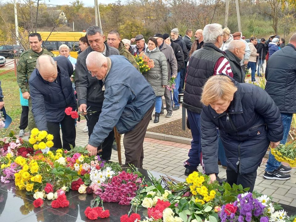 Дубоссарцы сегодня вспоминают земляков, погибших 2 ноября 1990 года Дубоссарцы сегодня вспоминают земляков, погибших 2 ноября 1990 года