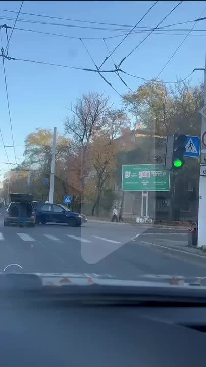 Две легковушки столкнулись на перекрестке у столичного парка «Победа»