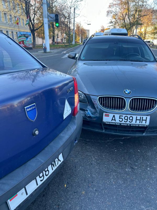 Парк победы , ехали , таксист не пропустил БМВ при начале маневра Парк победы , ехали , таксист не пропустил БМВ при начале маневра