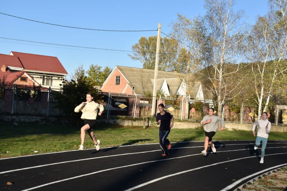 Фестиваль детского спорта. В конце минувшей недели на стадионе «Октомбрие» состоялся фестиваль детского спорта, посвящённый памяти сотрудников милиции, погибших при исполнении служебного долга, а также 34-й годовщине... Фестиваль детского спорта. В конце минувшей недели на стадионе «Октомбрие» состоялся фестиваль детского спорта, посвящённый памяти сотрудников милиции, погибших при исполнении служебного долга, а также 34-й годовщине...
