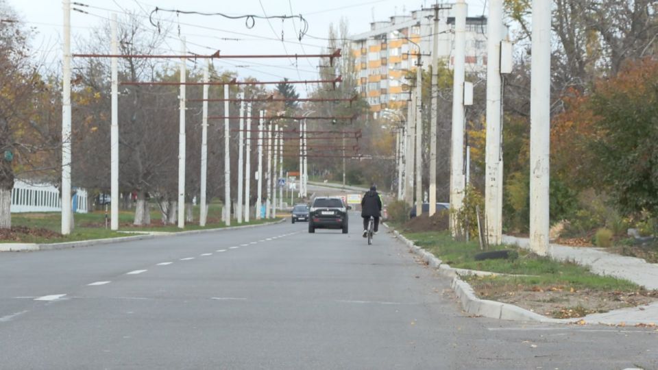 Зелёная волна осени. В Бендерах продолжаются сезонные работы по озеленению Зелёная волна осени. В Бендерах продолжаются сезонные работы по озеленению