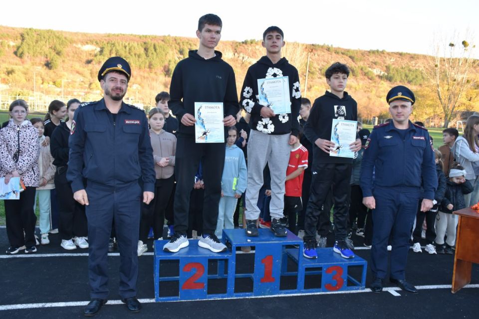 Фестиваль детского спорта. В конце минувшей недели на стадионе «Октомбрие» состоялся фестиваль детского спорта, посвящённый памяти сотрудников милиции, погибших при исполнении служебного долга, а также 34-й годовщине... Фестиваль детского спорта. В конце минувшей недели на стадионе «Октомбрие» состоялся фестиваль детского спорта, посвящённый памяти сотрудников милиции, погибших при исполнении служебного долга, а также 34-й годовщине...