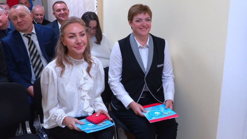 Вице-спикер Галина Антюфеева поздравила сотрудников Аппарата Уполномоченного по правам человека: Вице-спикер Галина Антюфеева поздравила сотрудников Аппарата Уполномоченного по правам человека: