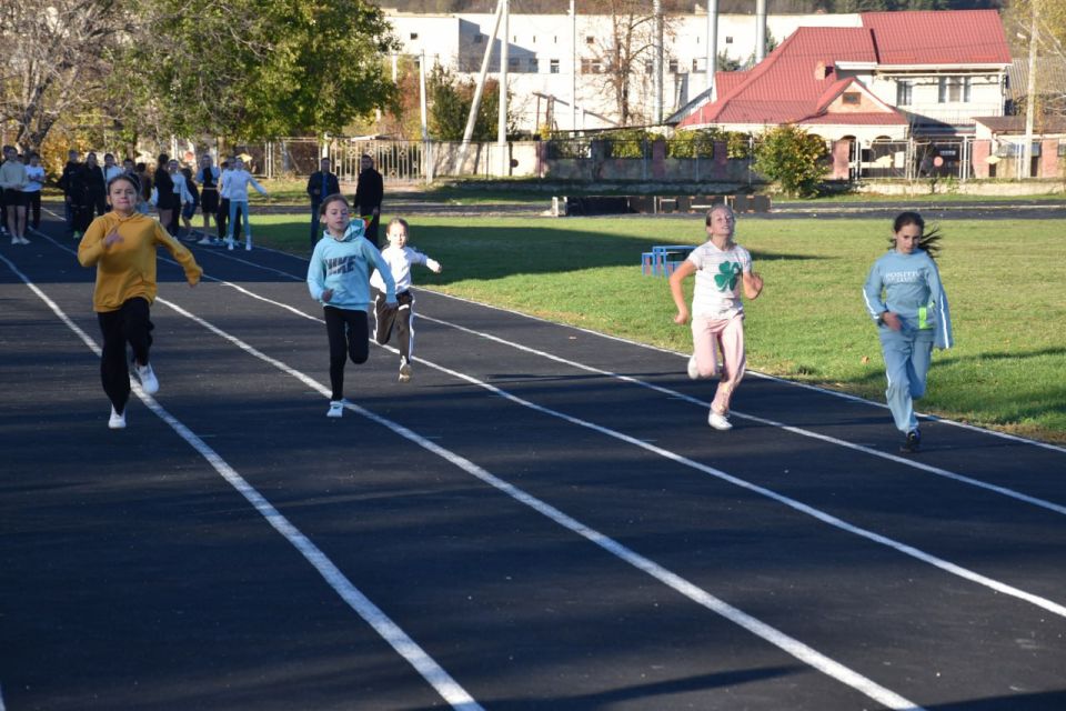 Фестиваль детского спорта. В конце минувшей недели на стадионе «Октомбрие» состоялся фестиваль детского спорта, посвящённый памяти сотрудников милиции, погибших при исполнении служебного долга, а также 34-й годовщине... Фестиваль детского спорта. В конце минувшей недели на стадионе «Октомбрие» состоялся фестиваль детского спорта, посвящённый памяти сотрудников милиции, погибших при исполнении служебного долга, а также 34-й годовщине...
