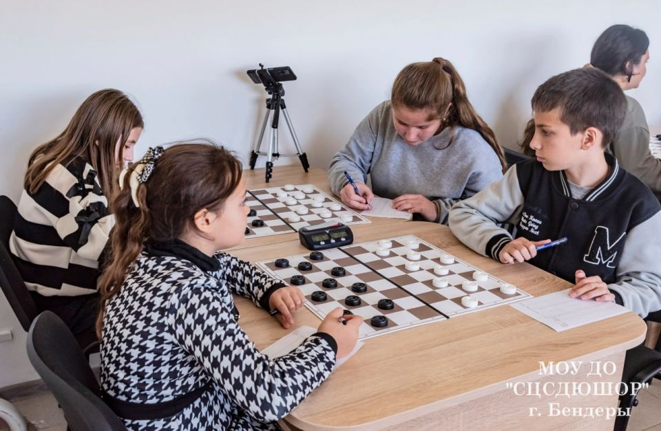 Мемориальный турнир по шашкам памяти Николая Грингруза Мемориальный турнир по шашкам памяти Николая Грингруза