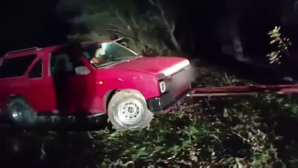 Спасатели на ЗИЛе вытянули из Днестра джип