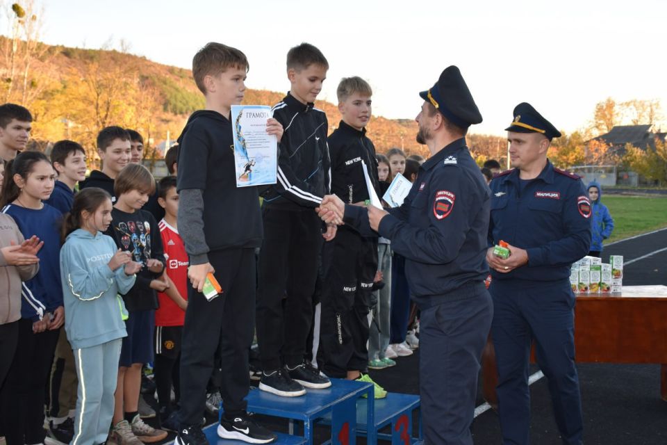 Фестиваль детского спорта. В конце минувшей недели на стадионе «Октомбрие» состоялся фестиваль детского спорта, посвящённый памяти сотрудников милиции, погибших при исполнении служебного долга, а также 34-й годовщине... Фестиваль детского спорта. В конце минувшей недели на стадионе «Октомбрие» состоялся фестиваль детского спорта, посвящённый памяти сотрудников милиции, погибших при исполнении служебного долга, а также 34-й годовщине...