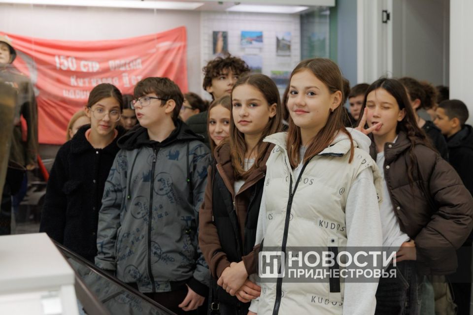В первый день каникул рыбницкие одиннадцатиклассники побывали в тираспольском Историко-краеведческом музее, музее ретроавтомобилей и военной техники, а также Партизанской деревне В первый день каникул рыбницкие одиннадцатиклассники побывали в тираспольском Историко-краеведческом музее, музее ретроавтомобилей и военной техники, а также Партизанской деревне