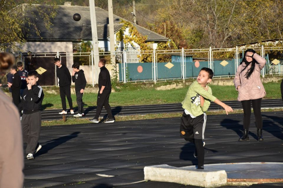 Фестиваль детского спорта. В конце минувшей недели на стадионе «Октомбрие» состоялся фестиваль детского спорта, посвящённый памяти сотрудников милиции, погибших при исполнении служебного долга, а также 34-й годовщине... Фестиваль детского спорта. В конце минувшей недели на стадионе «Октомбрие» состоялся фестиваль детского спорта, посвящённый памяти сотрудников милиции, погибших при исполнении служебного долга, а также 34-й годовщине...