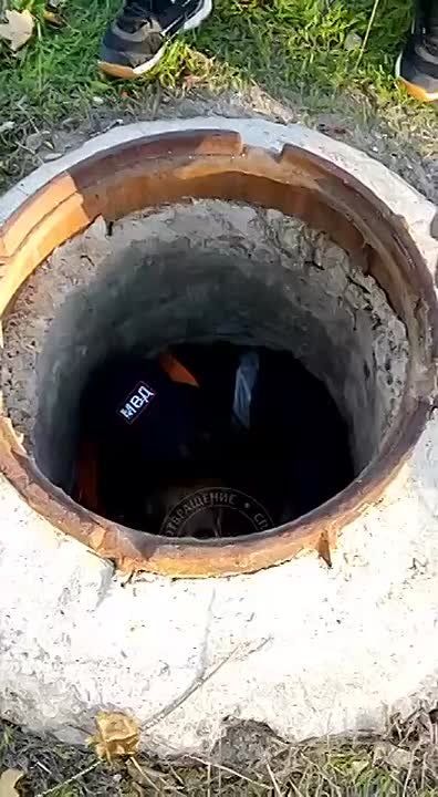 Вчера в Тирасполе стафф Бетти упала в колодец и застряла, спасатели приехали доставать