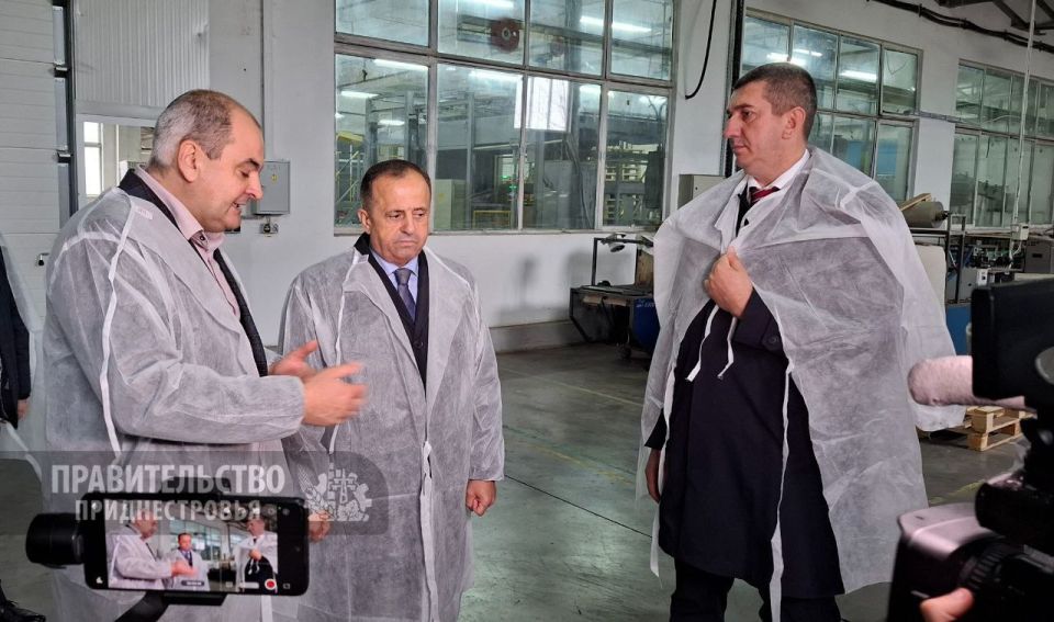 Премьер посетил Каменский консервный завод