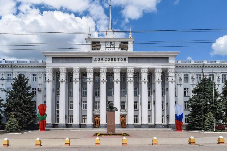 4 ноября 1955 года в СССР приняли постановление «Об устранении излишеств в проектировании и строительстве», что положило конец эпохе сталинского ампира